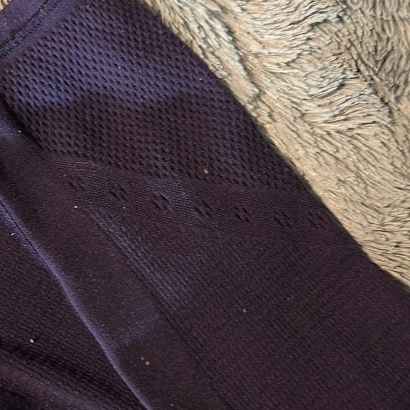 Lulu long sleeve crop. - Picture 4 of 5